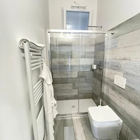 Casa Giulietta - Ombrellone E 2 Lettini Inclusi *